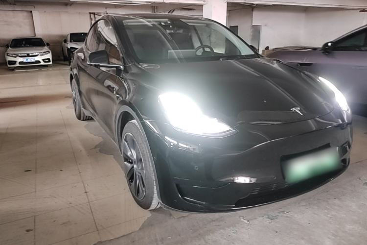 Used Tesla Model Y 2023 Rear-Wheel-Drive Version Front Right 45 Deg