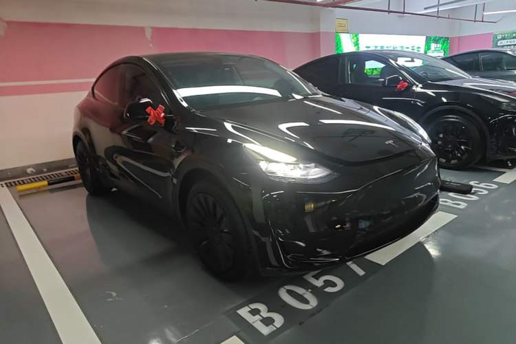 Used Tesla Model Y 2023 Rear-Wheel-Drive Version Front Right 45 Deg