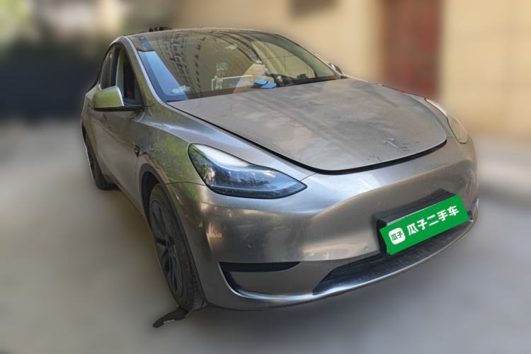 Used Tesla Model Y 2023 Rear-Wheel-Drive Version Front Right 45 Deg