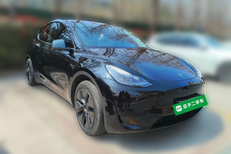 Used Tesla Model Y 2023 Rear-Wheel-Drive Version Front Right 45 Deg