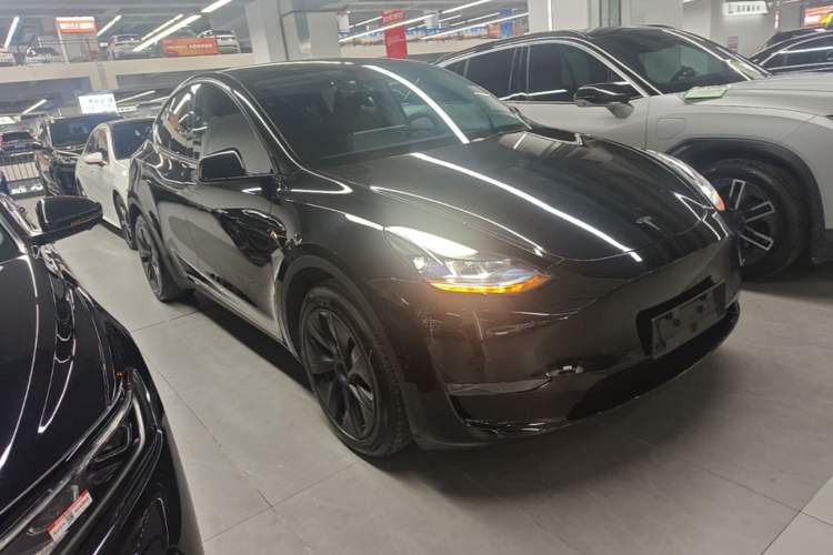 Used Tesla Model Y 2023 Long-Range All-Wheel-Drive Version Front Right 45 Deg