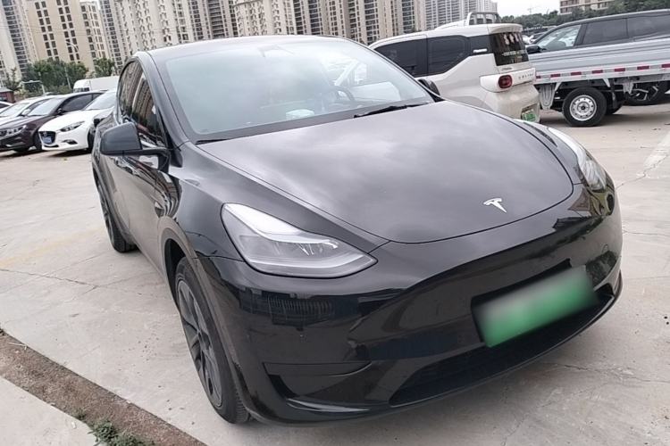 Used Tesla Model Y 2023 Rear-Wheel-Drive Version Front Right 45 Deg