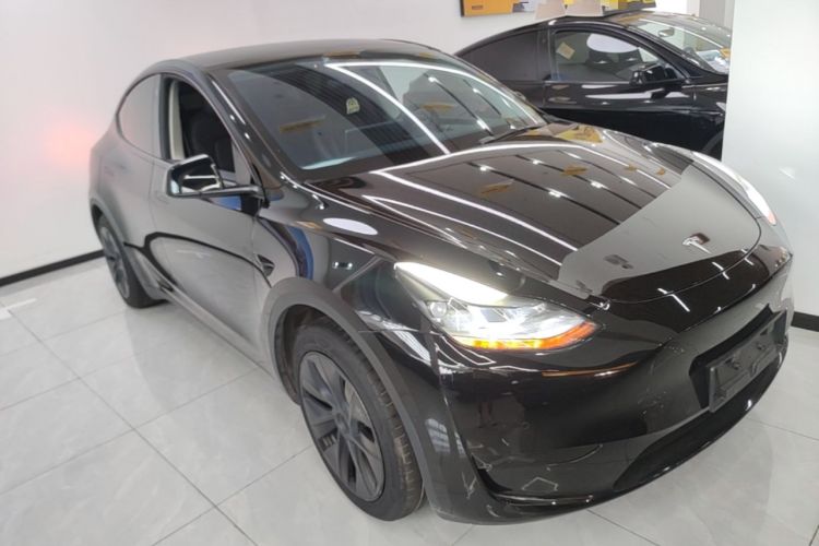 Used Tesla Model Y 2023 Rear-Wheel-Drive Version Front Right 45 Deg