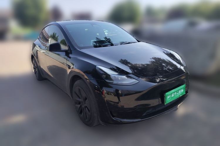 Used Tesla Model Y 2023 Rear-Wheel-Drive Version Front Right 45 Deg