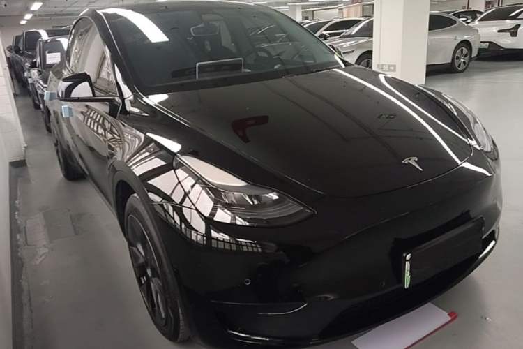 Used Tesla Model Y 2023 Rear-Wheel-Drive Version Front Right 45 Deg