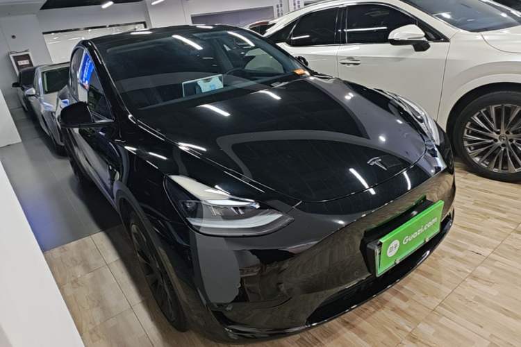 Used Tesla Model Y 2023 Rear-Wheel-Drive Version Front Right 45 Deg