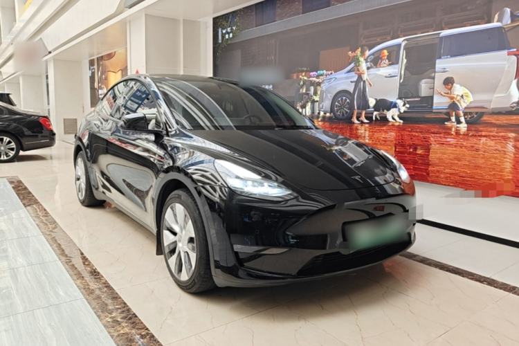 Used Tesla Model Y 2023 Long-Range All-Wheel-Drive Version Front Right 45 Deg