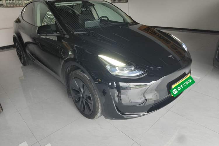 Used Tesla Model Y 2023 Rear-Wheel-Drive Version Front Right 45 Deg