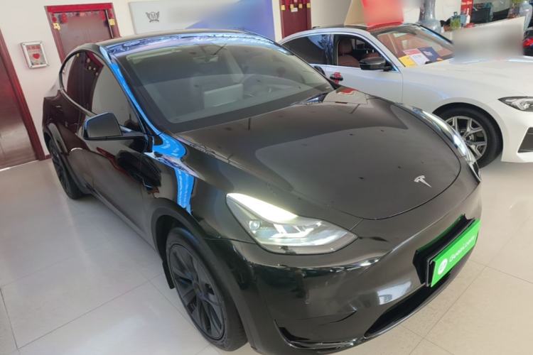 Used Tesla Model Y 2023 Rear-Wheel-Drive Version Front Right 45 Deg