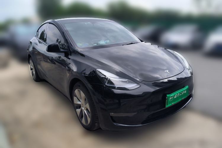 Used Tesla Model Y 2023 Long-Range All-Wheel-Drive Version Front Right 45 Deg