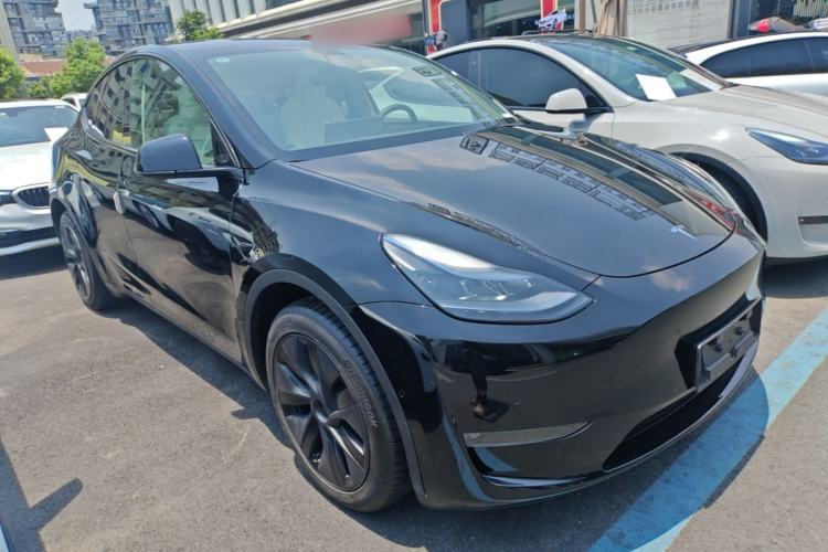 Used Tesla Model Y 2023 Long-Range All-Wheel-Drive Version Front Right 45 Deg