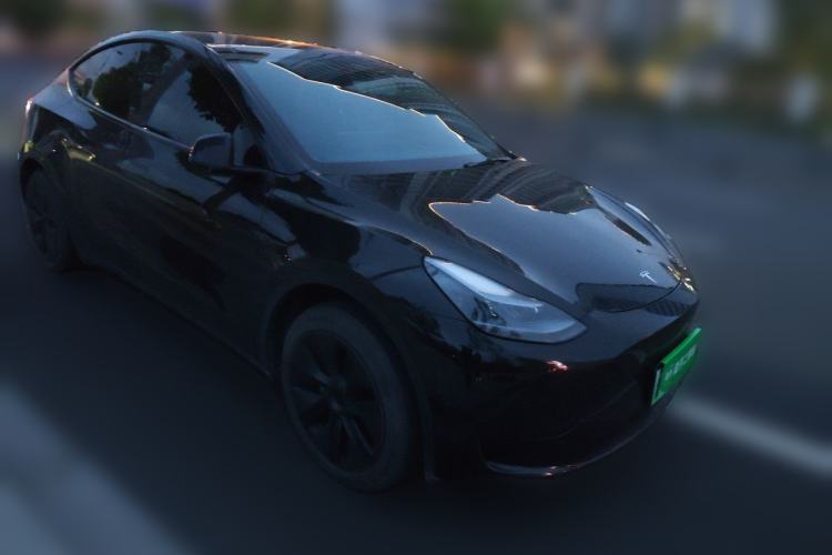 Used Tesla Model Y 2023 Rear-Wheel-Drive Version Front Right 45 Deg