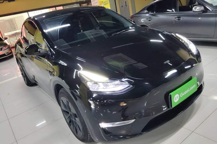 Used Tesla Model Y 2023 Long-Range All-Wheel-Drive Version Front Right 45 Deg