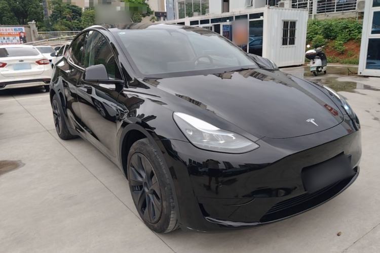 Used Tesla Model Y 2023 Rear-Wheel-Drive Version Front Right 45 Deg