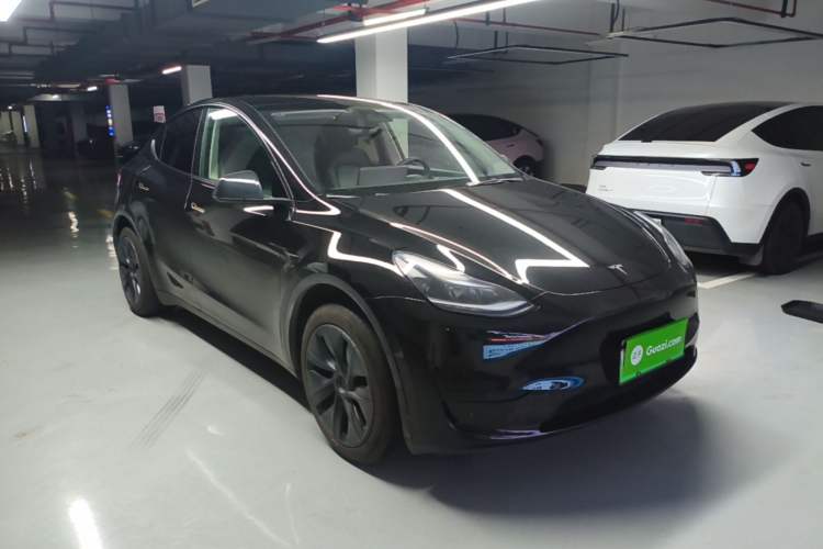 Used Tesla Model Y 2023 Rear-Wheel-Drive Version Front Right 45 Deg