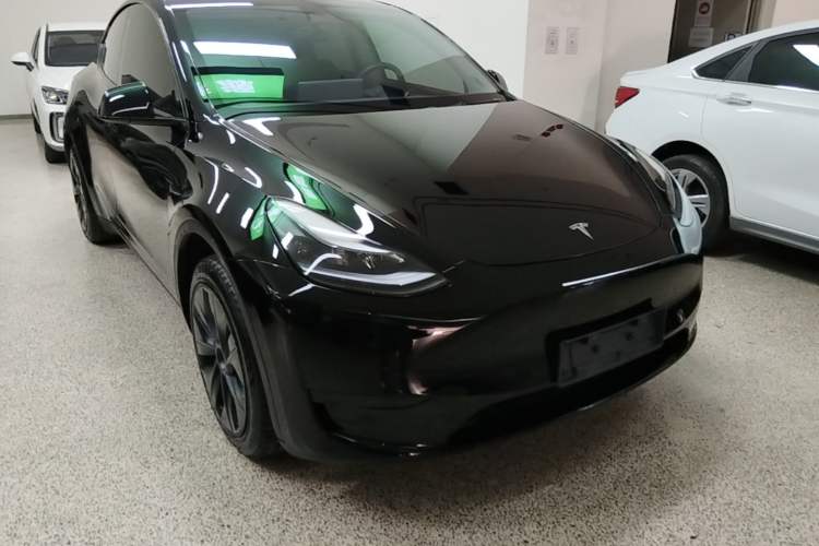 Used Tesla Model Y 2023 Rear-Wheel-Drive Version Front Right 45 Deg
