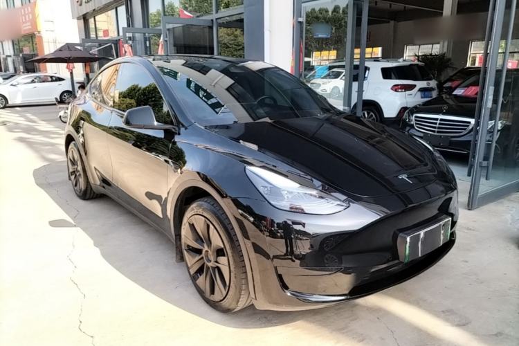 Used Tesla Model Y 2023 Rear-Wheel-Drive Version Front Right 45 Deg