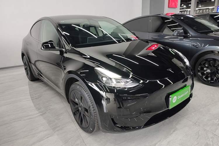 Used Tesla Model Y 2023 Rear-Wheel-Drive Version Front Right 45 Deg