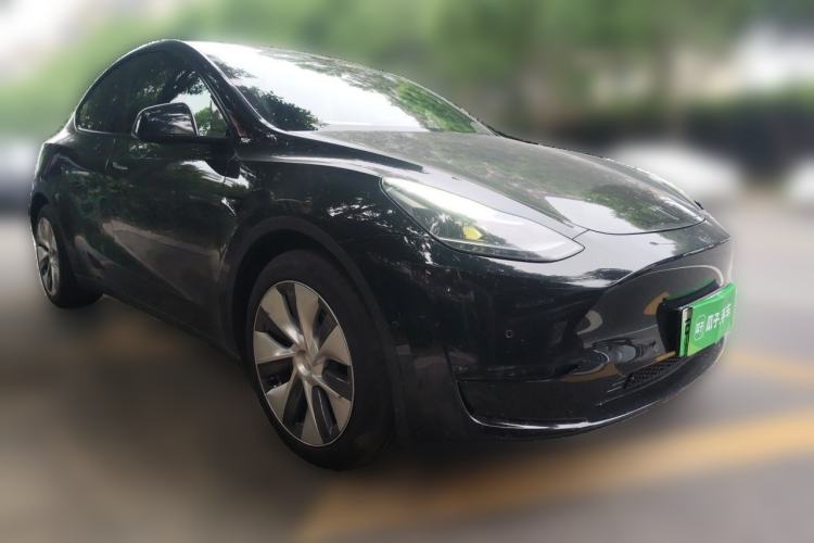 Used Tesla Model Y 2023 Long-Range All-Wheel-Drive Version Front Right 45 Deg