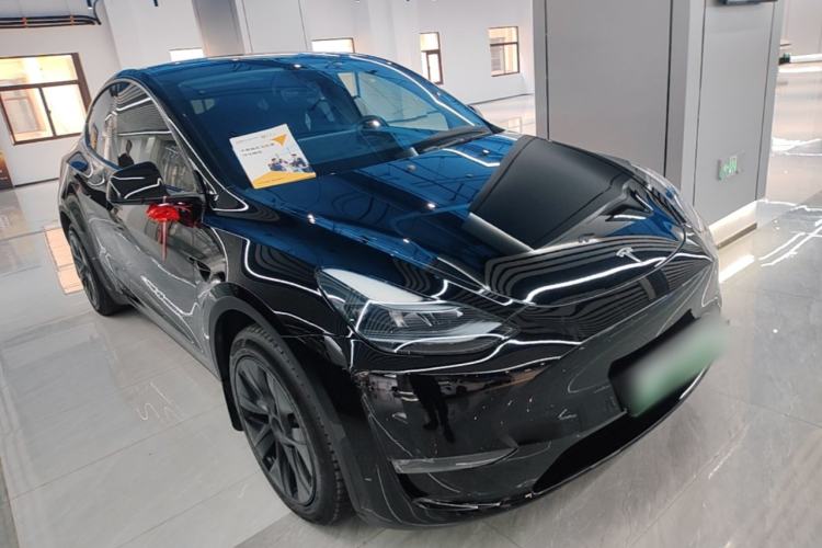 Used Tesla Model Y 2023 Long-Range All-Wheel-Drive Version Front Right 45 Deg