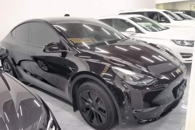 Used Tesla Model Y 2023 Long-Range All-Wheel-Drive Version Front Right 45 Deg