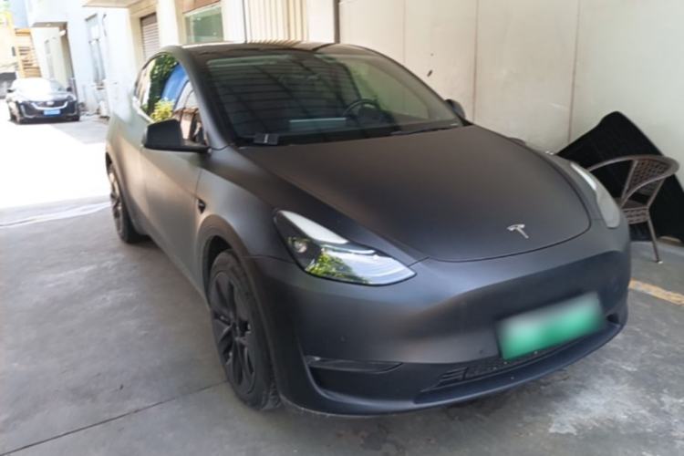 Used Tesla Model Y 2023 Long-Range All-Wheel-Drive Version Front Right 45 Deg