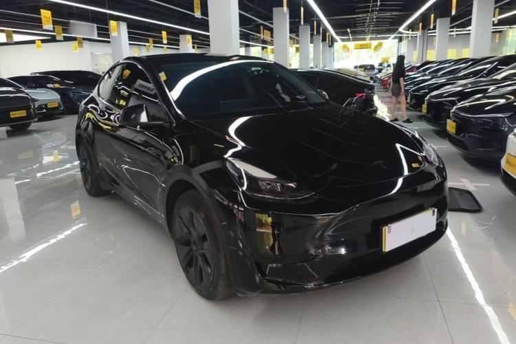 Used Tesla Model Y 2023 Rear-Wheel-Drive Version Front Right 45 Deg