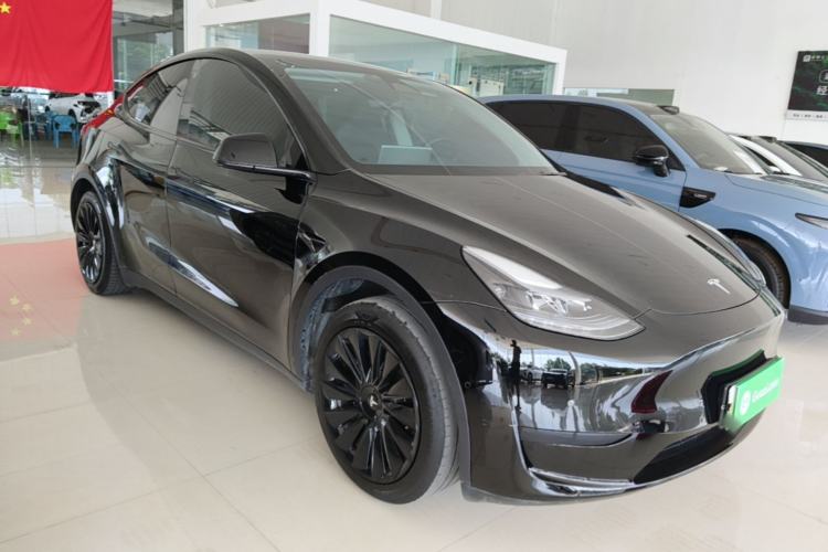 Used Tesla Model Y 2023 Rear-Wheel-Drive Version Front Right 45 Deg