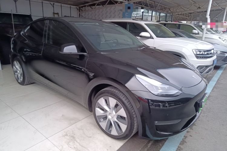 Used Tesla Model Y 2023 Long-Range All-Wheel-Drive Version Front Right 45 Deg