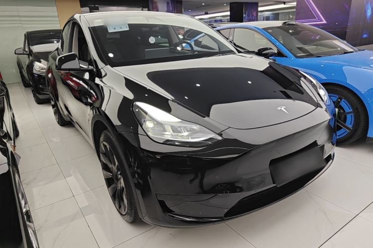 Used Tesla Model Y 2023 Rear-Wheel-Drive Version Front Right 45 Deg