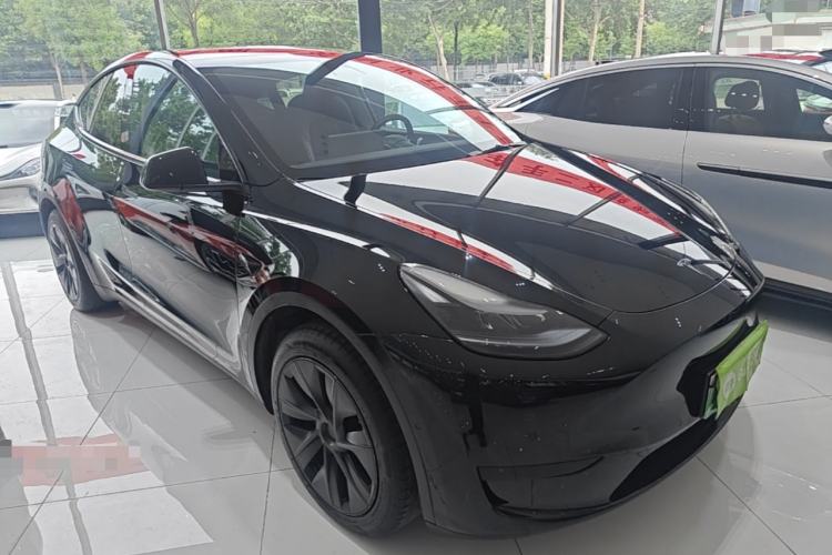 Used Tesla Model Y 2023 Rear-Wheel-Drive Version Front Right 45 Deg
