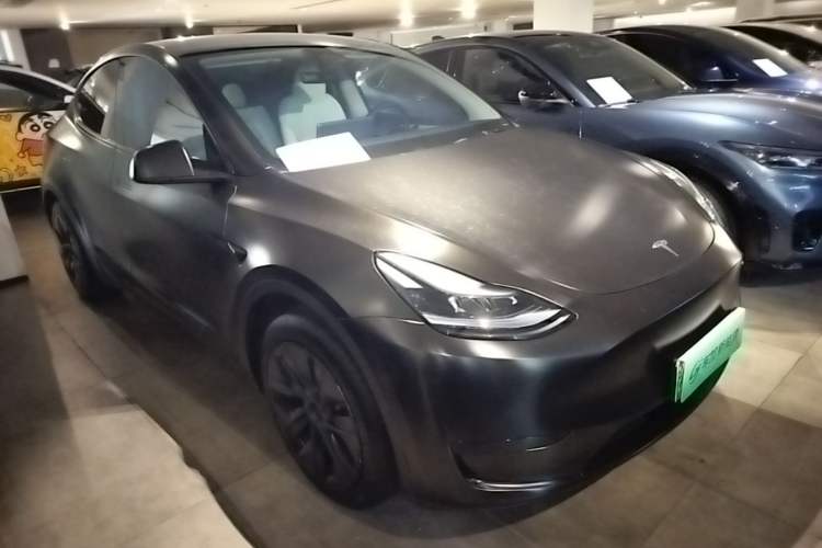 Used Tesla Model Y 2023 Rear-Wheel-Drive Version Front Right 45 Deg