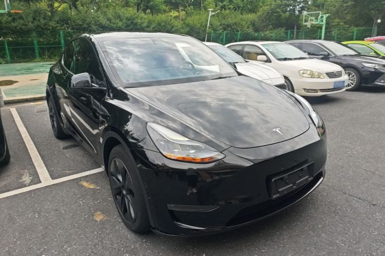 Used Tesla Model Y 2023 Long-Range All-Wheel-Drive Version Front Right 45 Deg