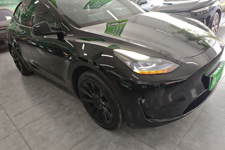 Used Tesla Model Y 2023 Rear-Wheel-Drive Version Front Right 45 Deg