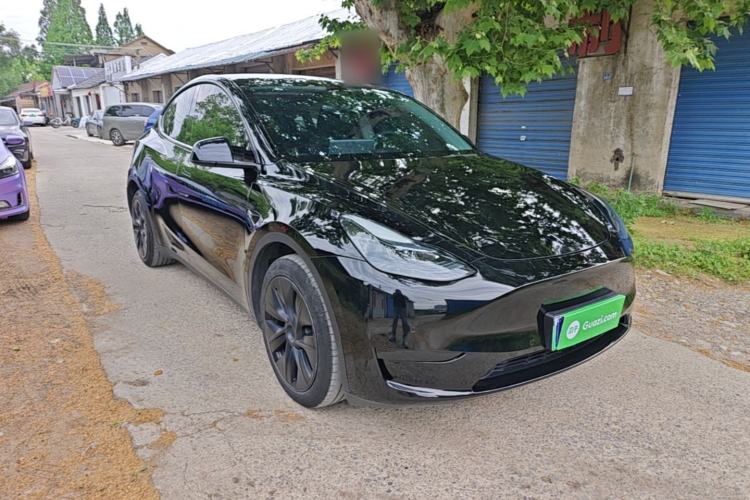 Used Tesla Model Y 2023 Rear-Wheel-Drive Version Front Right 45 Deg