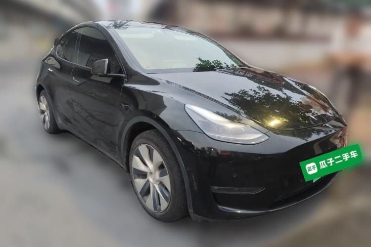 Used Tesla Model Y 2023 Long-Range All-Wheel-Drive Version Front Right 45 Deg