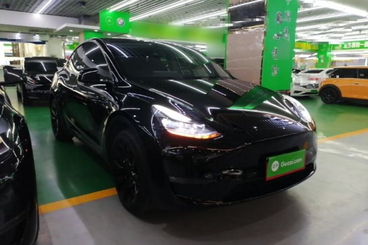 Used Tesla Model Y 2023 Long-Range All-Wheel-Drive Version Front Right 45 Deg