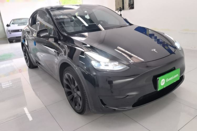 Used Tesla Model Y 2023 Rear-Wheel-Drive Version Front Right 45 Deg