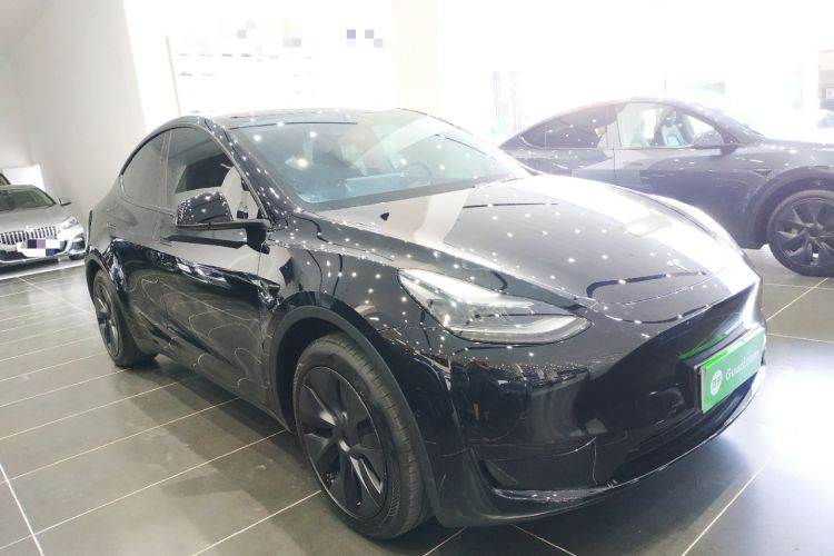 Used Tesla Model Y 2023 Rear-Wheel-Drive Version Front Right 45 Deg