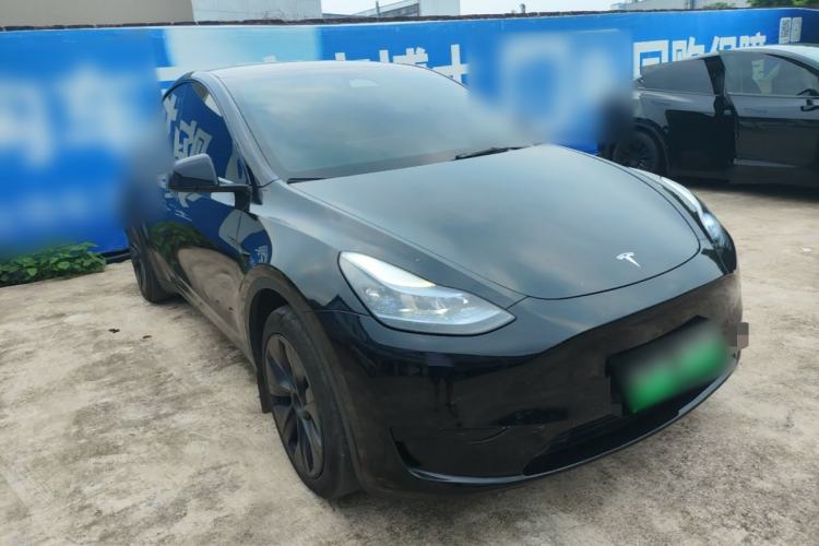 Used Tesla Model Y 2023 Rear-Wheel-Drive Version Front Right 45 Deg