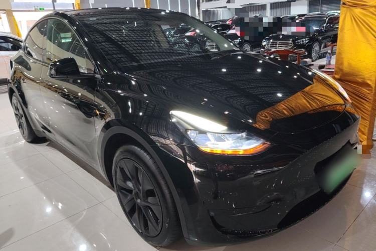 Used Tesla Model Y 2023 Rear-Wheel-Drive Version Front Right 45 Deg