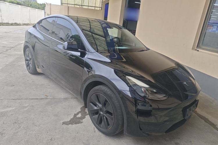 Used Tesla Model Y 2023 Rear-Wheel-Drive Version Front Right 45 Deg