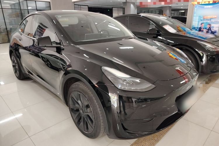 Used Tesla Model Y 2023 Rear-Wheel-Drive Version Front Right 45 Deg