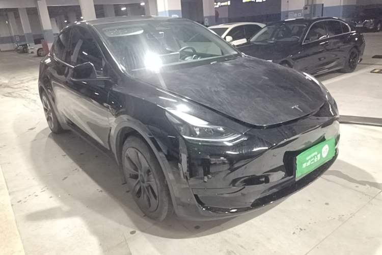 Used Tesla Model Y 2023 Rear-Wheel-Drive Version Front Right 45 Deg