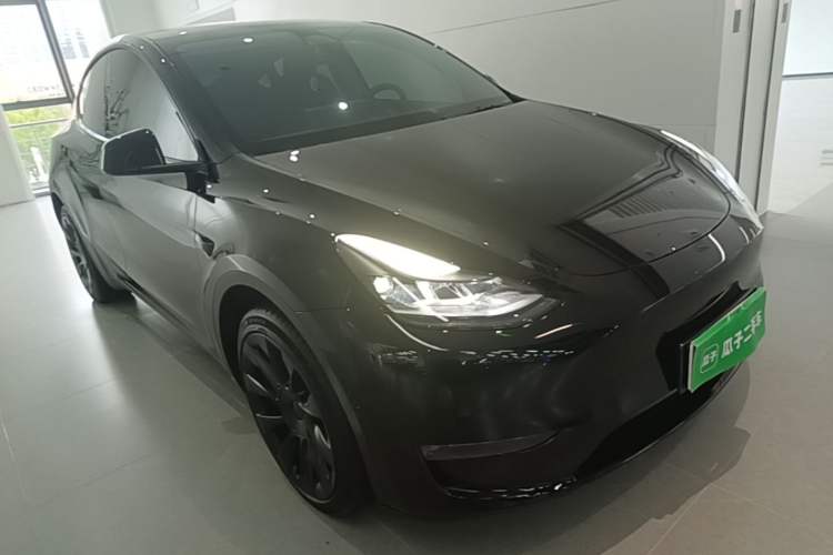 Used Tesla Model Y 2023 Long-Range All-Wheel-Drive Version Front Right 45 Deg