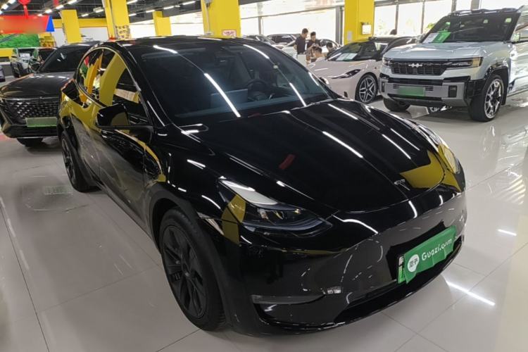 Used Tesla Model Y 2023 Long-Range All-Wheel-Drive Version Front Right 45 Deg