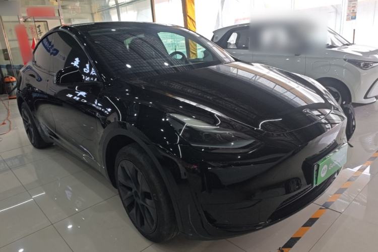 Used Tesla Model Y 2023 Rear-Wheel-Drive Version Front Right 45 Deg