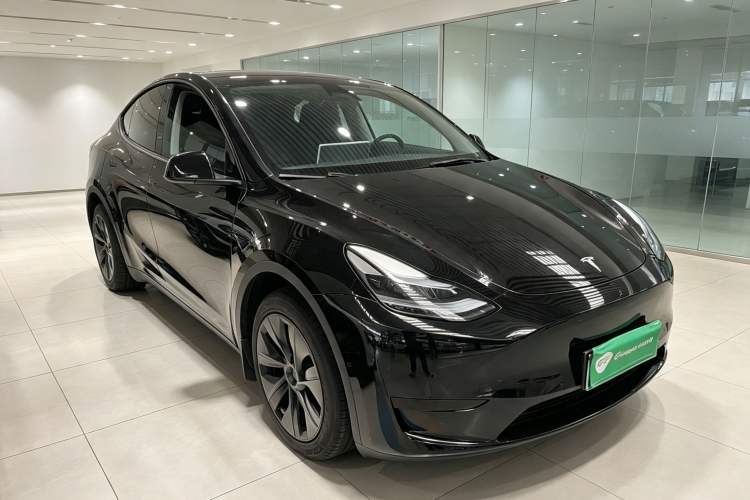 Used Tesla Model Y 2023 Rear-Wheel-Drive Version Front Right 45 Deg