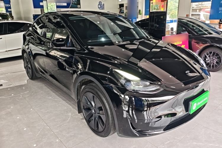 Used Tesla Model Y 2023 Rear-Wheel-Drive Version Front Right 45 Deg