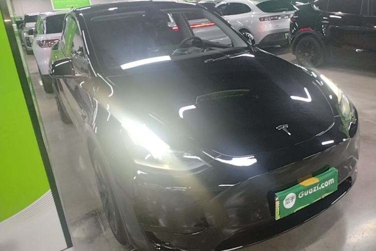 Used Tesla Model Y 2023 Rear-Wheel-Drive Version Front Right 45 Deg
